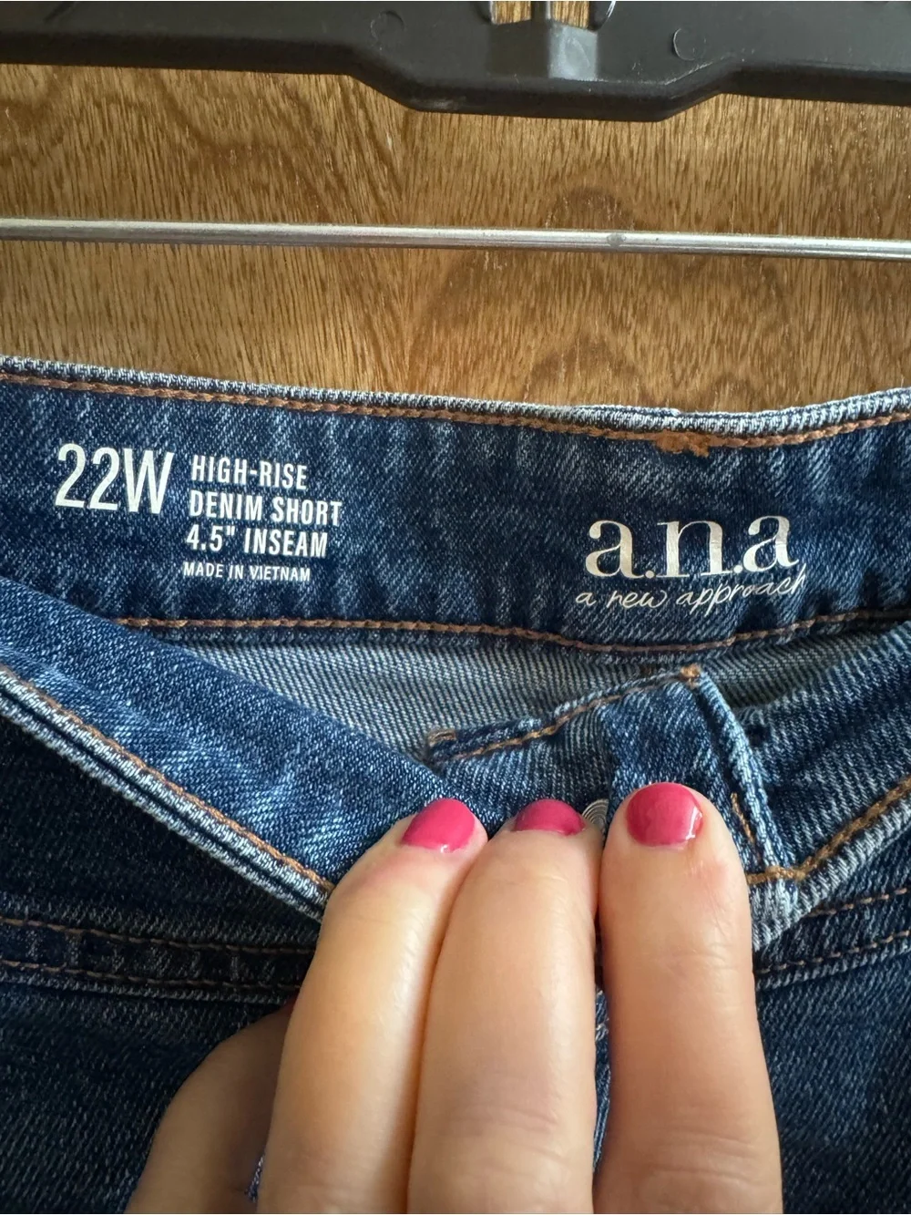 A.n.a High Rise 4.5” Inseam Denim Shorts Plus Size 22W Frayed Hem Distressed